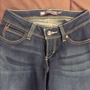 Levi’s bold curve 3/26